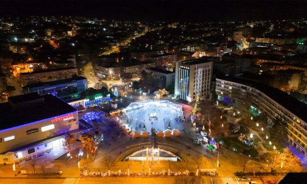 Târgul de Crăciun se deschide vineri în Piaţa Civică. Primăria Tulcea renunţă la focurile de artificii de Revelion