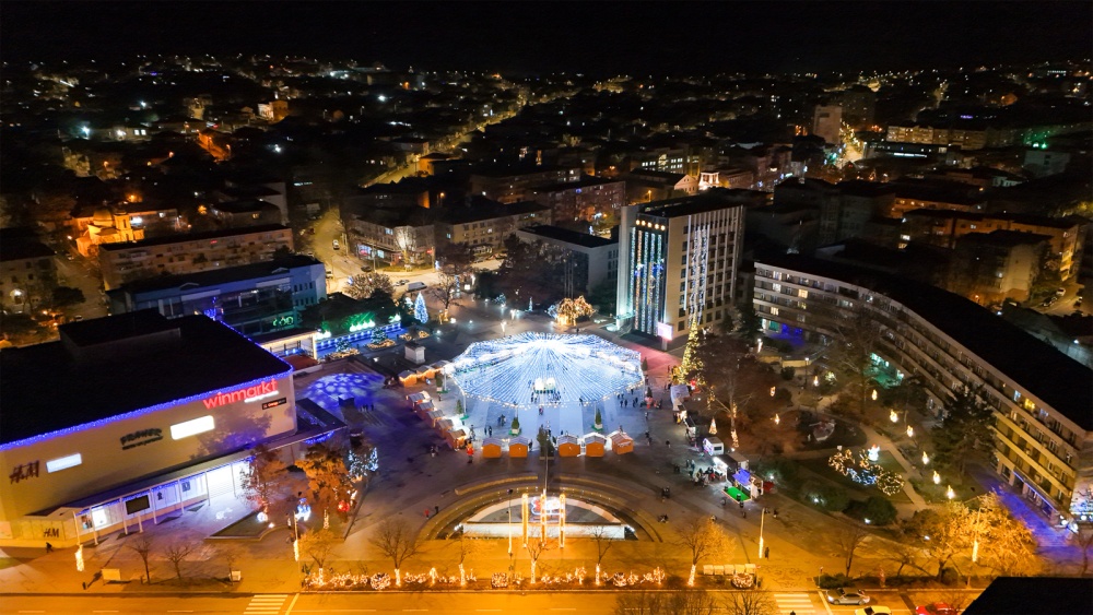 Târgul de Crăciun se deschide vineri în Piaţa Civică. Primăria Tulcea renunţă la focurile de artificii de Revelion
