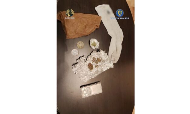 Traficant de droguri de risc prins la Tulcea: vindea un gram de canabis cu 100 de lei