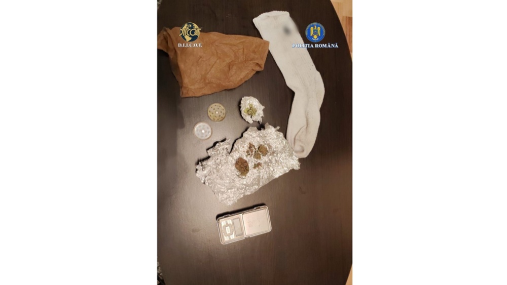 Traficant de droguri de risc prins la Tulcea: vindea un gram de canabis cu 100 de lei