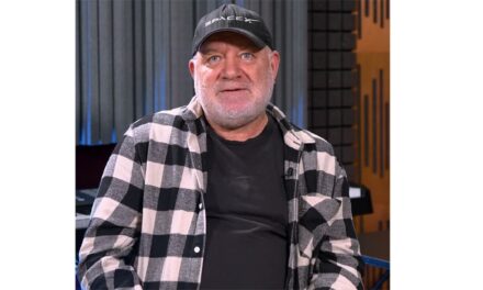 Ştefan Caraman îşi lansează volumul „Anti Love Story” la Târgul de Carte Gaudeamus 2025