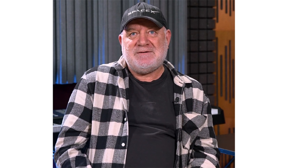 Ştefan Caraman îşi lansează volumul „Anti Love Story” la Târgul de Carte Gaudeamus 2025