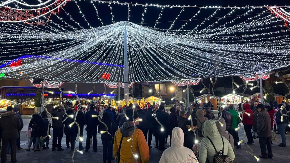 Atmosferă de Crăciun la Tulcea: Holy Molly în concert, Iarmaroc Design Fair şi „Curtea cu Colinde”