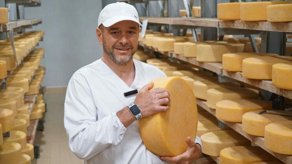 Brânza Traian, medalie de aur la un concurs internaţional din Franţa. Nicolae Herţea, cofondator Fraher: „Premiul are o însemnătate simbolică profundă”