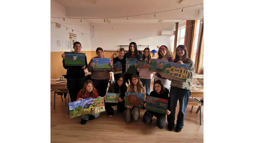 Campania „Dăruieşte Culoare”: 15 elevi din Sulina au primit vouchere pentru materiale de pictură