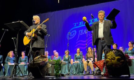 Corul „Armonii Tulcene” a sărbătorit 10 ani de activitate printr-un concert de colinde la Teatrul „Jean Bart”