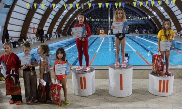 Daruri pentru înotători la „Cupa Atlantis – Moş Crăciun 2025″