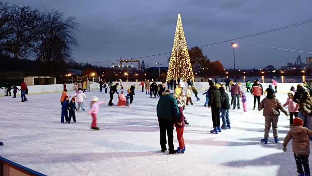 Happy Hour la patinoarul din Tulcea în vacanţa de iarnă