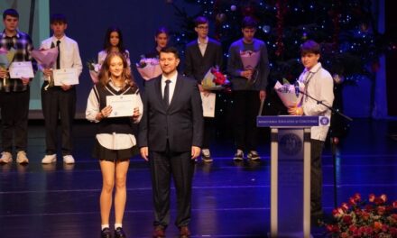 Tulcea, pe podium la Gala Olimpicilor Internaţionali 2025: Ioana Barbu şi prof. Mihaela Condrat, premiate de Ministerul Educaţiei