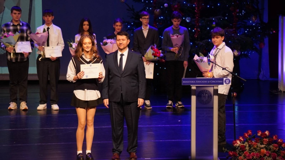 Tulcea, pe podium la Gala Olimpicilor Internaţionali 2025: Ioana Barbu şi prof. Mihaela Condrat, premiate de Ministerul Educaţiei