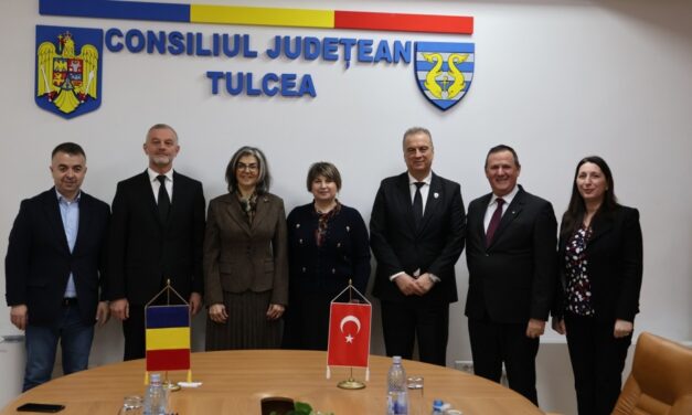 Consulul onorific al Republicii Turcia la Tulcea, Daniel Iluşcă, a solicitat Consulului General al Republicii Turcia la Constanţa sprijin pentru restaurarea geamiilor din judeţ