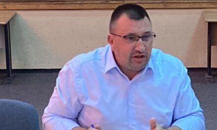 Primarul Eugen Ion trimite asistenţa socială la vârstnicii din Jurilovca pentru a vedea dacă au nevoie de medicamente, alimente şi combustibil pentru foc