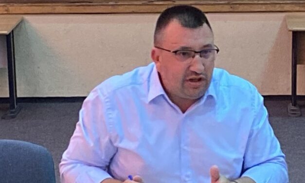 Primarul Eugen Ion trimite asistenţa socială la vârstnicii din Jurilovca pentru a vedea dacă au nevoie de medicamente, alimente şi combustibil pentru foc