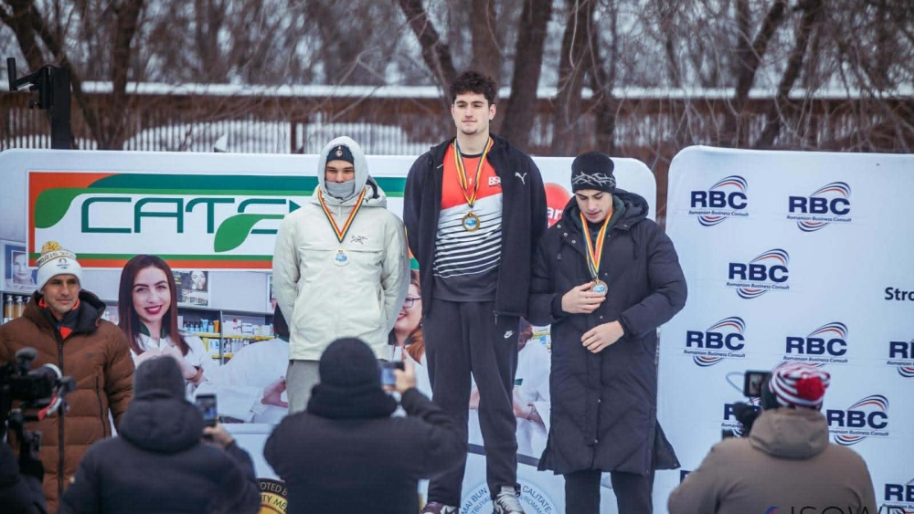 Tulcenii Vladimir Romaniuc şi Matei Neculai, pe podium la Campionatul Naţional de Înot în Ape Îngheţate