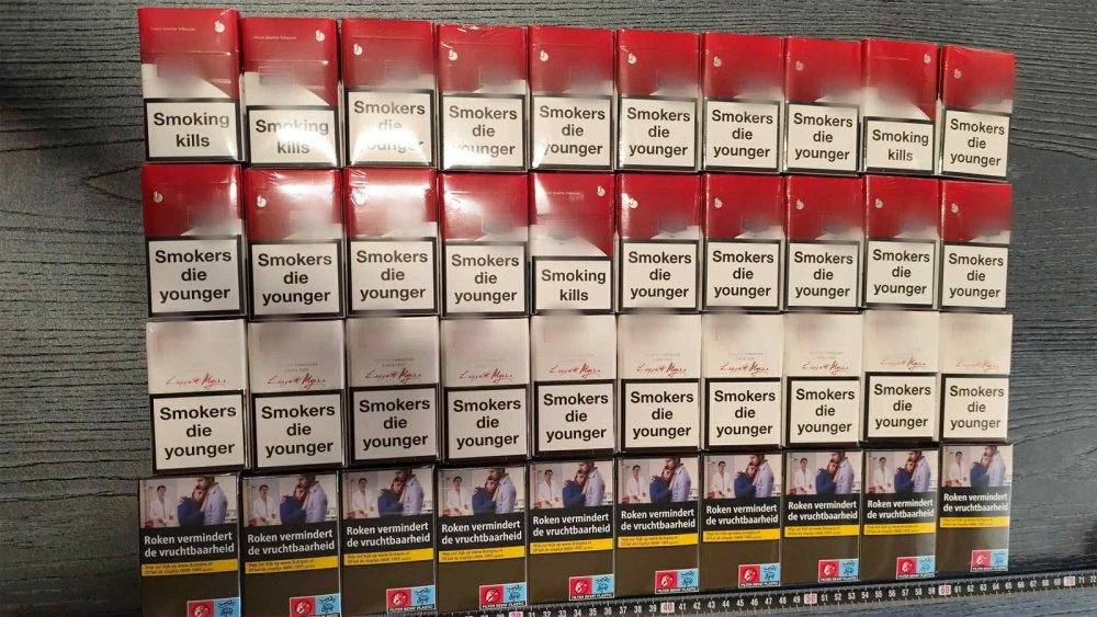 Bărbat de 45 de ani din Sulina, prins cu ţigarete netimbrate şi un pistol