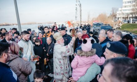 Crucea de Bobotează, prinsă pentru a treia oară de Vladimir Romaniuc