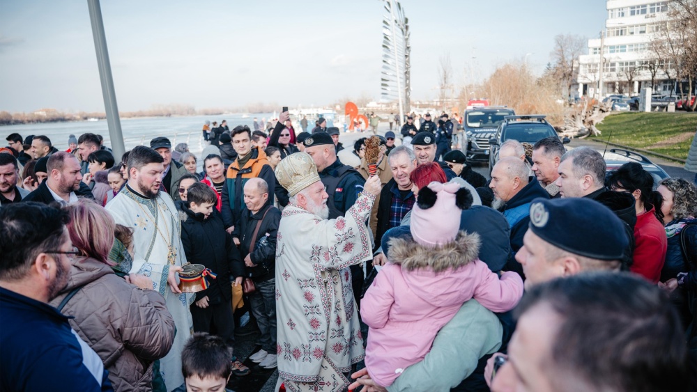 Crucea de Bobotează, prinsă pentru a treia oară de Vladimir Romaniuc