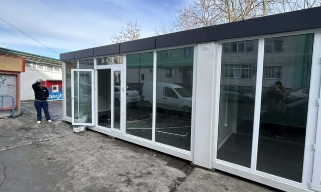 Patru spaţii comerciale moderne din Piaţa Neptun, scoase la licitaţie