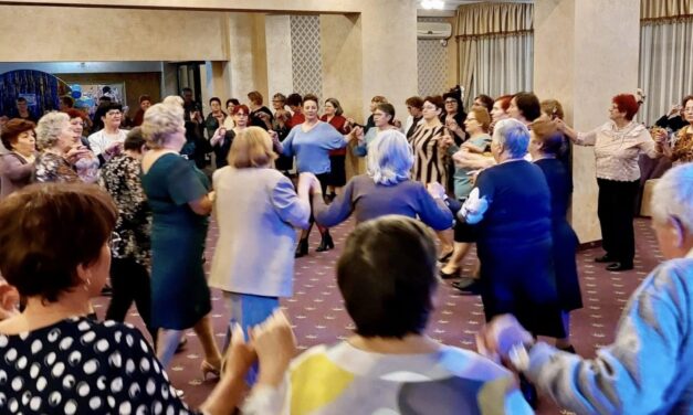 Revelionul Pensionarilor 2026 aduce muzică, dans şi voie bună la Babadag şi Isaccea