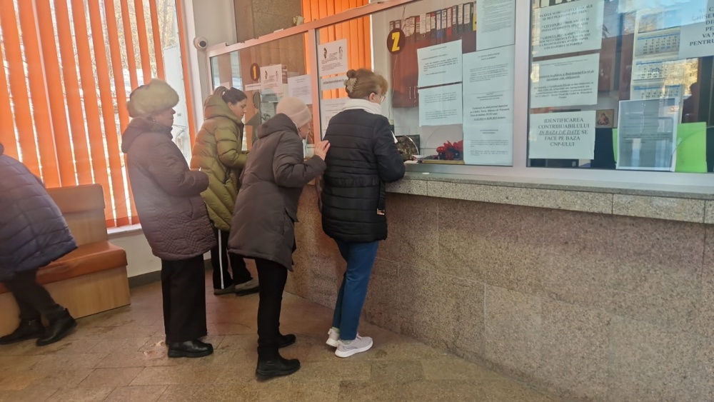 Tulcenii se grăbesc să-şi achite taxele şi impozitele locale: peste 3.800 de plăţi efectuate. Cele mai multe, la ghişeu