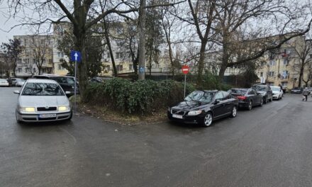 Sens unic pe Aleea Spitalului. Primăria Tulcea avertizează că maşinile parcate neregulamentar vor fi ridicate