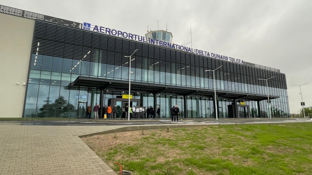 Cursa aeriană regulată Tulcea – Roma este serviciu public. Urmează licitaţia pentru stabilirea operatorului