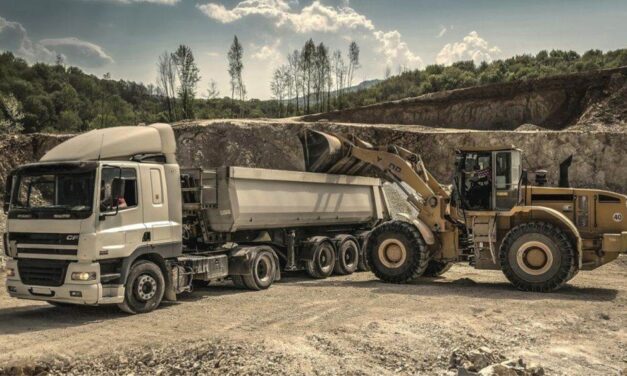 Elveţienii de la Holcim cumpără o firmă din Cerna care exploatează granitul