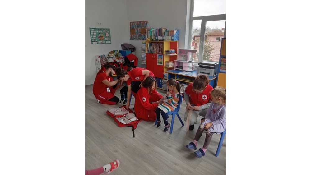 Juniorii din Tulcea vor învăţa să salveze vieţi la Clubul de Cruce Roşie