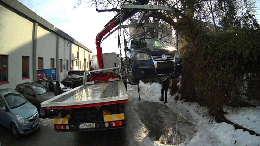 S-a ridicat prima maşină parcată neregulamentar pe Aleea Spitalului