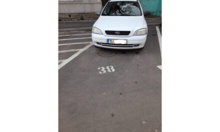 Aquaserv Tulcea: Nu parcaţi maşinile pe gurile de canalizare