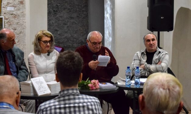 Ela Constantin a lansat volumul de poezie „versul ielelor”: „Ce ar găsi cititorul în cartea mea? O altă faţă a lui însuşi”