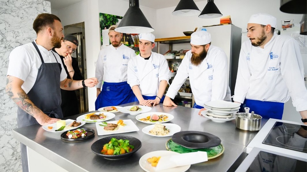 Curs gratuit de calificare în meseria de bucătar, la Tulcea