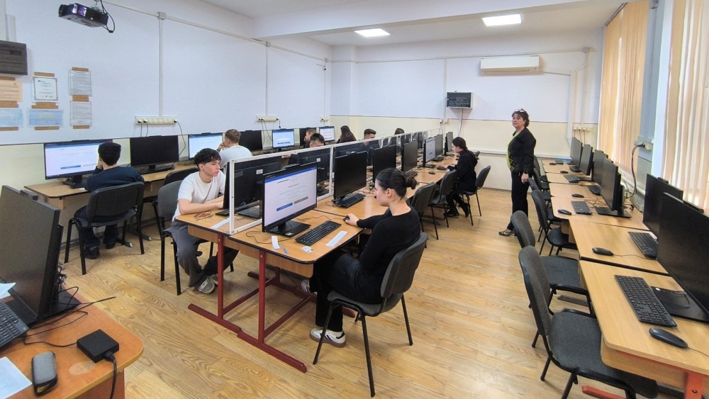 Elevi de la „Brad Segal”, „Anghel Saligny”, „Grigore Moisil” şi Economic, calificaţi la etapa naţională a concursului „Ştiu şi aplic”