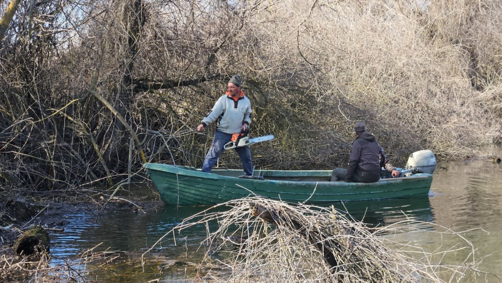 Lucrări de curăţare a canalelor din Delta Dunării