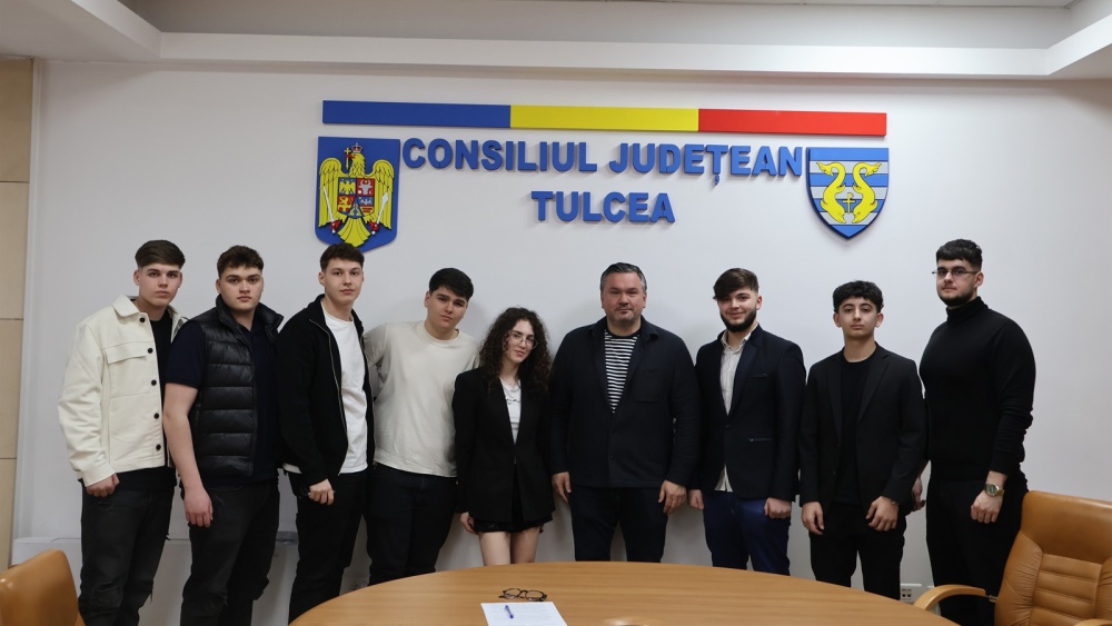 Parteneriat pentru promovarea valorilor educaţionale semnat între Consiliul Judeţean Tulcea şi Consiliul Judeţean al Elevilor