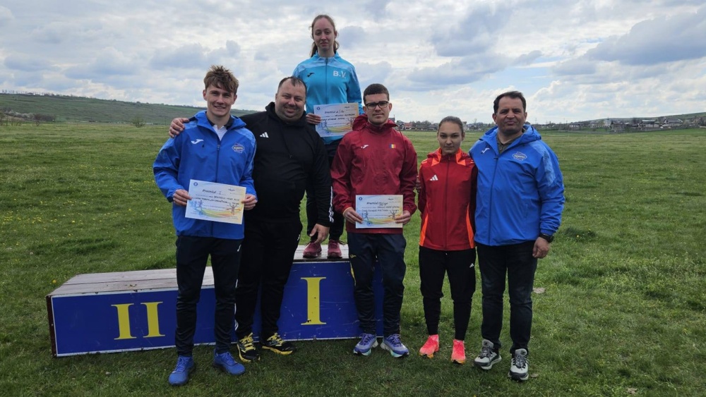 Alin Mihai Şavlovschi şi Alexandra Bianca Vasilescu, aur şi argint la Olimpiada Naţională a Sportului Şcolar la Cros