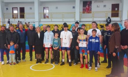Aur şi trei medalii de bronz pentru CSS Tulcea la Naţionalele Şcolare de Lupte Greco – Romane