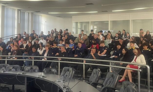 Elevi şi sportivi de top, premiaţi de Primăria Tulcea