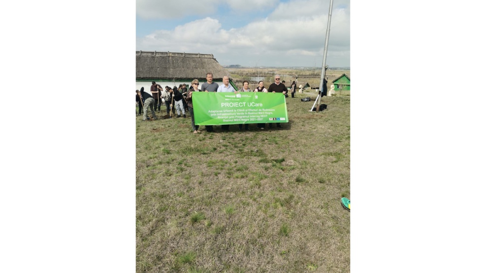 Elevi şi parteneri europeni au plantat arbori la Muzeul Satului Pescăresc