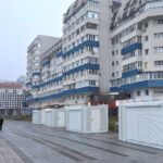 Faleza „Ivan Patzaichin” şi digul de apărare se modernizează cu peste 2,6 milioane de euro: modulele comerciale vor fi relocate, apar noi spaţii verzi şi mobilier specific