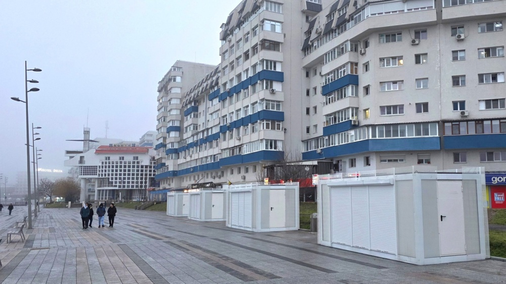 Faleza „Ivan Patzaichin” şi digul de apărare se modernizează cu peste 2,6 milioane de euro: modulele comerciale vor fi relocate, apar noi spaţii verzi şi mobilier specific