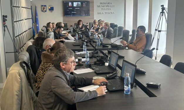 Gafă în Consiliul Local Tulcea: Directorul DIAP, Florenţiu Constantin, a confundat intravilanul cu extravilanul. L-a salvat city managerul Nicolae Bibu