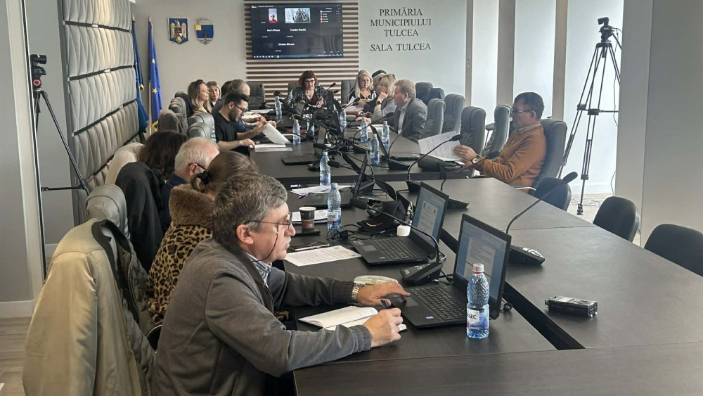 Gafă în Consiliul Local Tulcea: Directorul DIAP, Florenţiu Constantin, a confundat intravilanul cu extravilanul. L-a salvat city managerul Nicolae Bibu