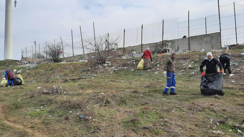 Lupta cu gunoaiele continuă la Măcin: apel ferm al autorităţilor către cetăţeni