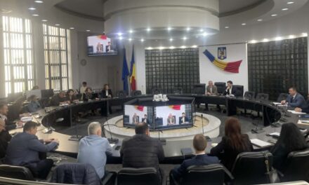 Operatorii HoReCa, supăraţi la început de sezon: RO-Alert este principala problemă a turismului tulcean