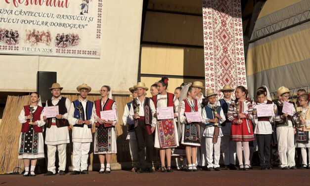Ansamblul „Ghiocel de la Luncaviţa” a câştigat Marele Premiu al Festivalului „Cununa dansului şi portului popular dobrogean – Roman Jora”