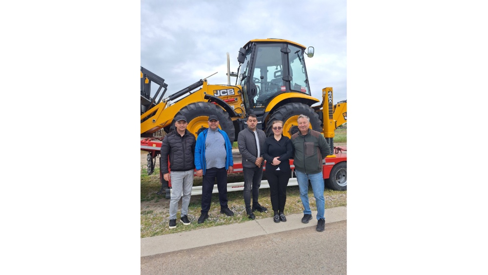 Comuna Baia a achiziţionat un nou buldoexcavator de 730.000 de lei pentru lucrările din localitate
