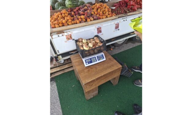 Amendă de 10.000 de lei şi peste o tonă de fructe şi legume confiscată de Poliţia Locală Tulcea