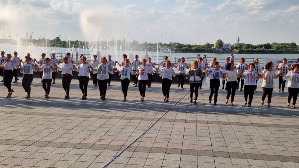 Flashmob de Ziua Universală a Iei, organizat pe Faleza „Ivan Patzaichin” din Tulcea