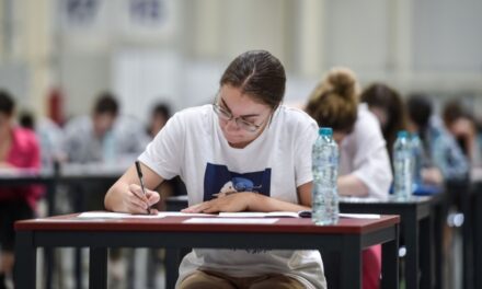 Începe Bacalaureatul: peste 1.200 de candidaţi din Tulcea vor susţine examenul maturităţii